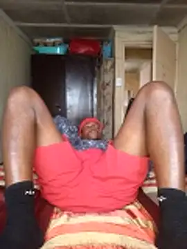 Snapshot of Hluga_25 chatting on November 28, 2025, 9:42 am Hluga 25 online show from November 28, 2025, 9:42 am