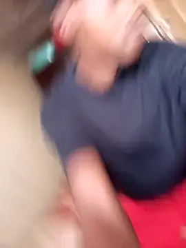 Snapshot of Hluga_25 chatting on December 3, 2025, 1:21 pm Hluga 25 online show from December 3, 2025, 1:21 pm