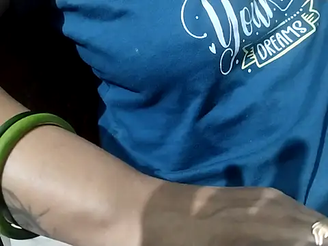 Snapshot of NehaQn chatting on October 21, 2025, 1:54 pm NehaQn online show from October 21, 2025, 1:54 pm