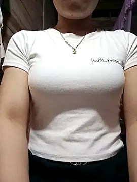 LucyyLy online show from May 9, 2026, 10:57 pm