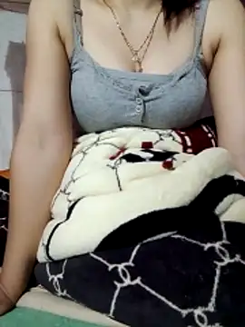 LucyyLy online show from November 24, 2025, 12:27 pm