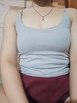 LucyyLy online show from May 19, 2026, 4:19 am