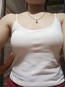 LucyyLy online show from May 20, 2026, 12:13 pm