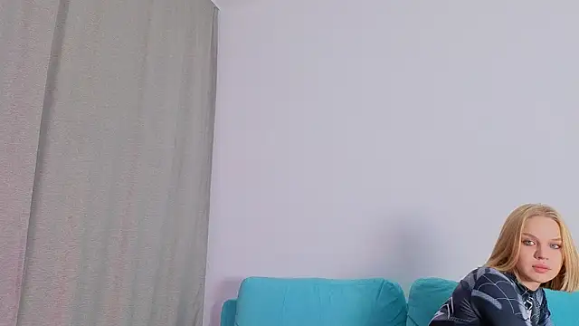 LuxyLust online show from November 14, 2025, 5:05 pm