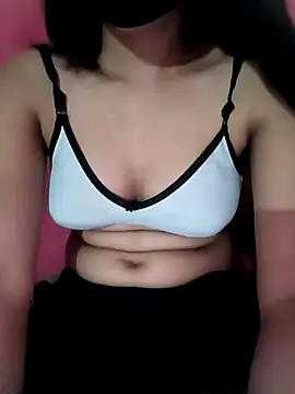 Snapshot of sr2818168 chatting on October 25, 2025, 5:06 am sr2818168 online show from October 25, 2025, 5:06 am