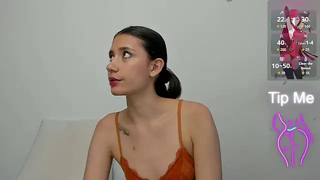 Snapshot of catalella_0 chatting on October 9, 2025, 10:32 pm catalella 0 online show from October 9, 2025, 10:32 pm
