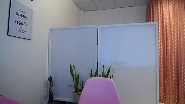 Manuela lara  online show from November 18, 2025, 2:53 pm