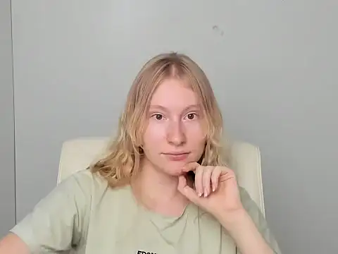 Snapshot of Elizabeth_Kissa chatting on September 10, 2025, 11:20 am Elizabeth Kissa online show from September 10, 2025, 11:20 am