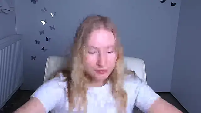 Snapshot of Elizabeth_Kissa chatting on September 14, 2025, 5:35 pm Elizabeth Kissa online show from September 14, 2025, 5:35 pm