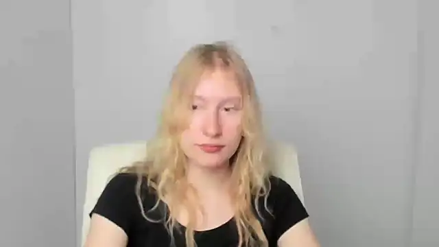 Snapshot of Elizabeth_Kissa chatting on September 17, 2025, 5:20 am Elizabeth Kissa online show from September 17, 2025, 5:20 am