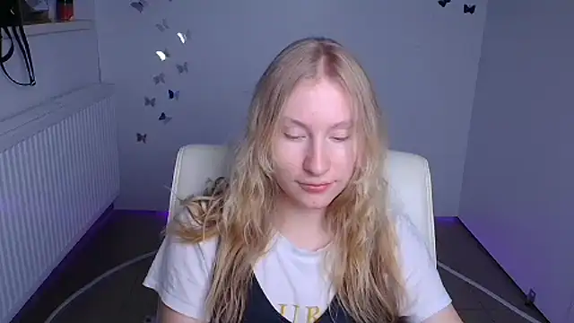 Snapshot of Elizabeth_Kissa chatting on September 12, 2025, 11:21 am Elizabeth Kissa online show from September 12, 2025, 11:21 am