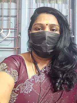 Snapshot of Tamil_Azhaghi25 chatting on November 12, 2025, 5:17 pm Tamil Azhaghi25 online show from November 12, 2025, 5:17 pm