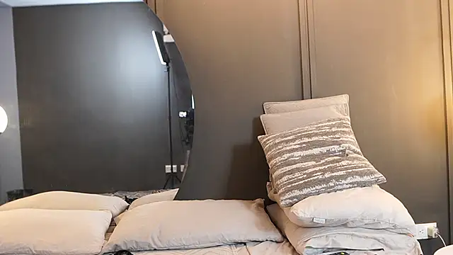 Tayler Kim online show from January 17, 2026, 6:44 pm