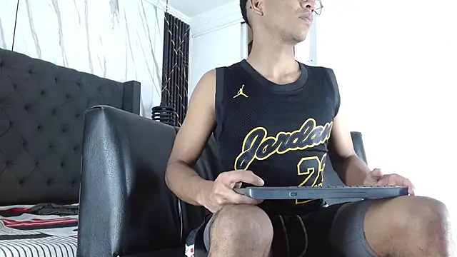 aston xvera online show from December 17, 2025, 8:14 pm