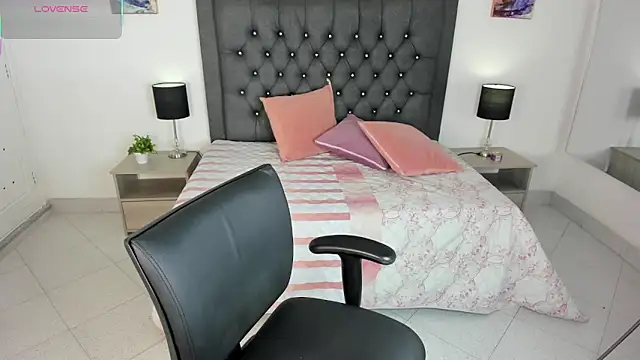 Snapshot of dulce_fresa_ chatting on October 21, 2025, 11:59 pm dulce fresa online show from October 21, 2025, 11:59 pm