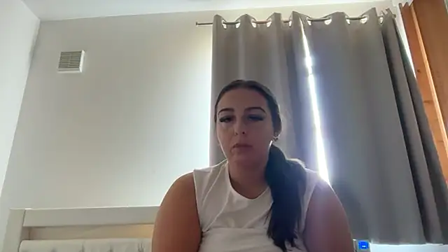 Lulumayxx online show from April 11, 2026, 4:32 pm