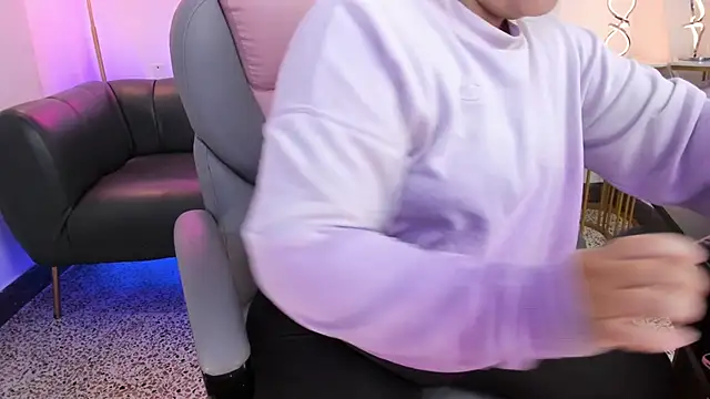 Miss Francheska online show from November 22, 2025, 11:42 am