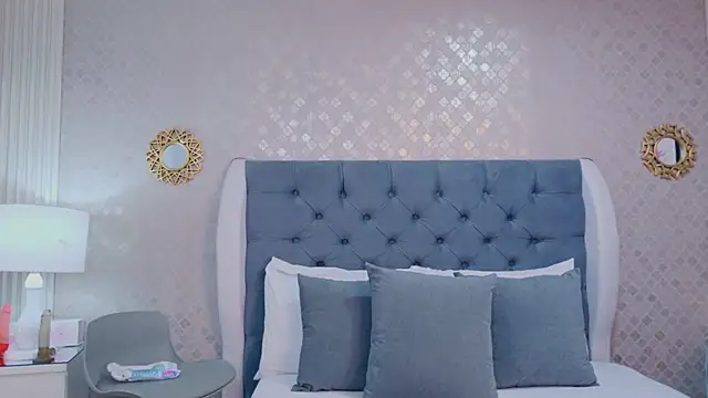 ZoeWilliis online show from May 28, 2026, 12:33 pm