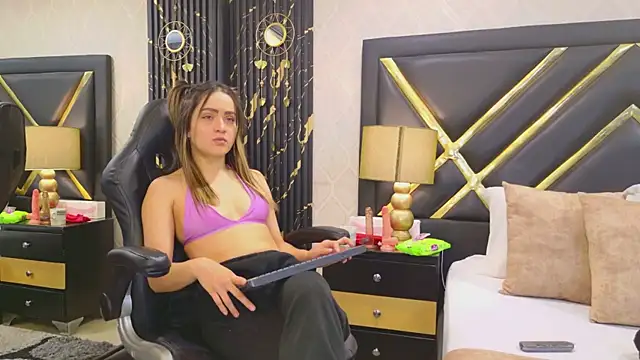 ZoeWilliis online show from February 22, 2026, 12:18 pm