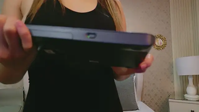 ZoeWilliis online show from May 16, 2026, 10:36 am