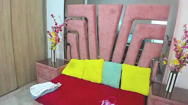 MaraKarly online show from December 15, 2025, 7:31 pm