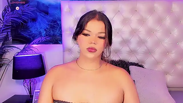 Valeria Swett  online show from May 28, 2026, 8:15 pm