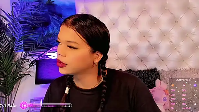 Valeria Swett  online show from April 14, 2026, 8:03 pm