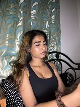 Snapshot of STRIP_GLOW chatting on February 27, 2026, 7:35 pm STRIP GLOW online show from February 27, 2026, 7:35 pm