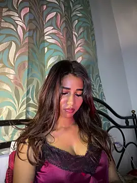 Snapshot of STRIP_GLOW chatting on April 9, 2026, 10:27 pm STRIP GLOW online show from April 9, 2026, 10:27 pm