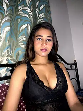 Snapshot of STRIP_GLOW chatting on January 7, 2026, 11:21 pm STRIP GLOW online show from January 7, 2026, 11:21 pm