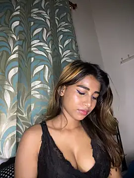 Snapshot of STRIP_GLOW chatting on February 22, 2026, 7:37 pm STRIP GLOW online show from February 22, 2026, 7:37 pm