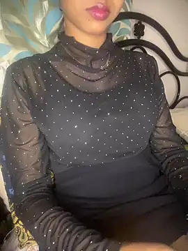 Snapshot of STRIP_GLOW chatting on December 20, 2025, 7:39 pm STRIP GLOW online show from December 20, 2025, 7:39 pm