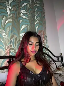 Snapshot of STRIP_GLOW chatting on April 8, 2026, 9:27 pm STRIP GLOW online show from April 8, 2026, 9:27 pm