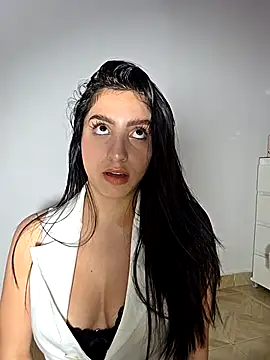 Alicia vellami online show from November 4, 2025, 8:34 pm