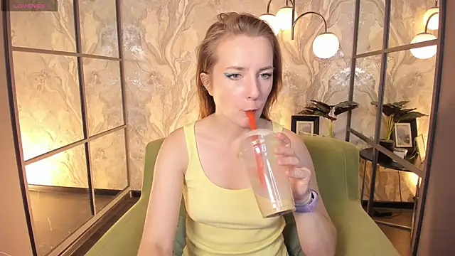 MeggySun online show from September 22, 2025, 1:39 pm