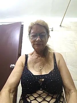 Snapshot of MaryLunne chatting on September 30, 2025, 11:55 pm MaryLunne online show from September 30, 2025, 11:55 pm