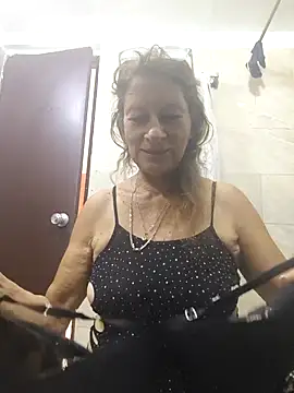 Snapshot of MaryLunne chatting on September 8, 2025, 6:40 pm MaryLunne online show from September 8, 2025, 6:40 pm