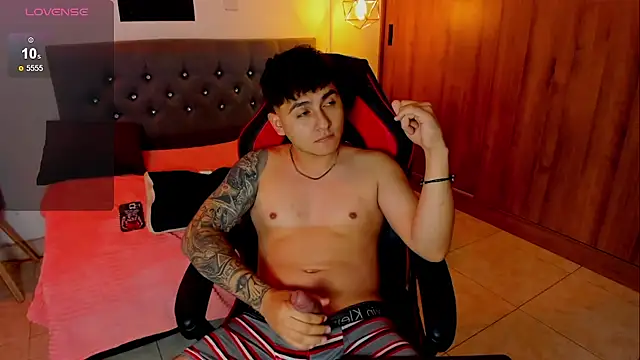 Nicolas James Sc online show from December 3, 2025, 1:43 pm