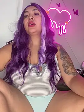 Snapshot of latina_curvy22 chatting on April 10, 2026, 6:48 pm latina curvy22 online show from April 10, 2026, 6:48 pm