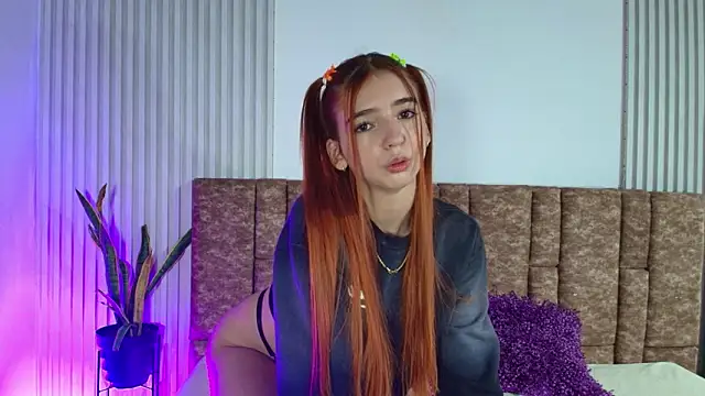 Snapshot of Alana_333 chatting on February 24, 2026, 7:15 pm Alana 333 online show from February 24, 2026, 7:15 pm