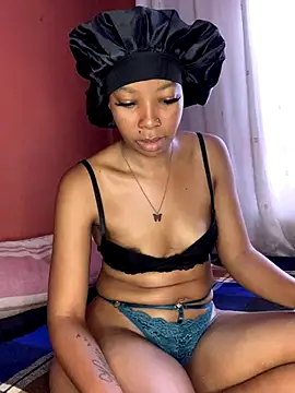 Snapshot of Pretty_Beauty chatting on October 6, 2025, 1:23 pm Pretty Beauty online show from October 6, 2025, 1:23 pm