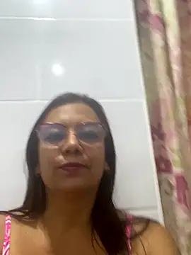 Snapshot of YadiraOrozco chatting on September 10, 2025, 8:41 pm YadiraOrozco online show from September 10, 2025, 8:41 pm