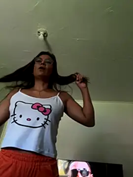 Snapshot of YadiraOrozco chatting on November 5, 2025, 2:09 pm YadiraOrozco online show from November 5, 2025, 2:09 pm