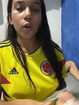 Andres-Andrea1922 online show from October 18, 2025, 7:32 am