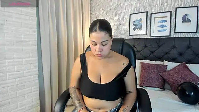 Snapshot of sophie__blare chatting on April 17, 2026, 7:17 pm sophie blare online show from April 17, 2026, 7:17 pm