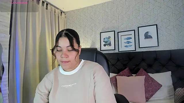 Snapshot of sophie__blare chatting on July 7, 2026, 6:55 pm sophie blare online show from July 7, 2026, 6:55 pm
