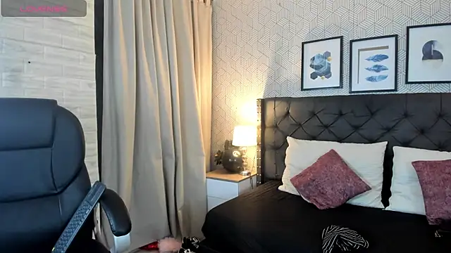 Snapshot of sophie__blare chatting on April 19, 2026, 7:05 pm sophie blare online show from April 19, 2026, 7:05 pm