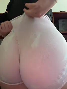 Yui-Ch06 online show from December 1, 2025, 2:07 pm