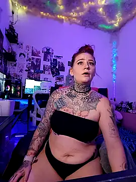 Snapshot of blazed_vixen chatting on May 4, 2026, 12:03 am blazed vixen online show from May 4, 2026, 12:03 am