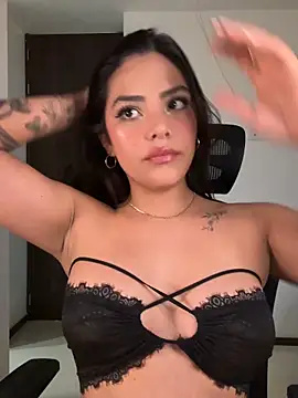 Snapshot of Sara-Evans chatting on February 9, 2026, 12:41 am Sara-Evans online show from February 9, 2026, 12:41 am